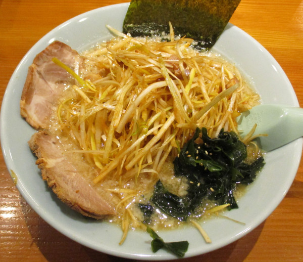 「ネギラーメン　950円」@ラーメンショップ〇化 池袋店の写真