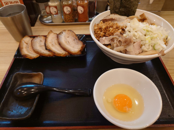 「油そば大    炙りチャーシュー」@つけ麺大輝の写真