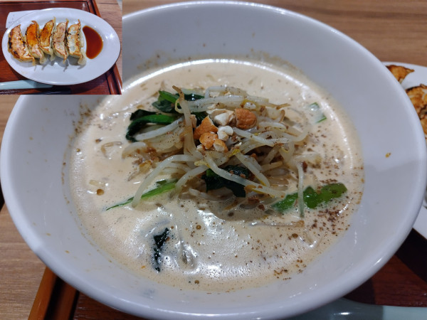 「白担々麺　＋餃子５個セット」@桃園茶寮 光が丘IMA店の写真