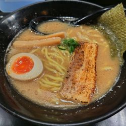 豚骨醤油ラーメン