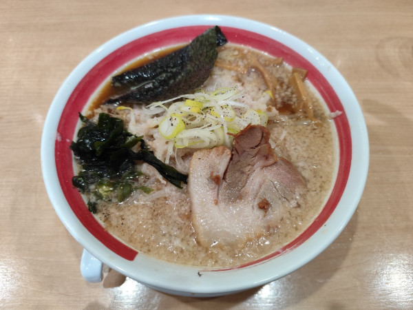 「背脂ラーメン+半チャーハン1200円【ランチセット】」@らーめんチャチャまるの写真