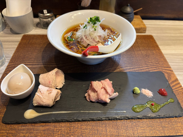 「鶏と水　特製盛り」@つくばらーめん 鬼者語 -オニモノガタリ-の写真