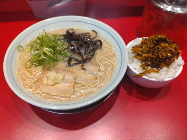 「本場博多ラーメン+ライス無料¥700-」@本場博多ラーメン せまかっちゃん 神田店の写真