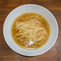 かけ煮干しそば（具なし）