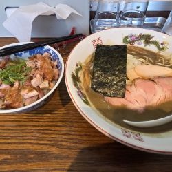 濃厚煮干し+肉飯