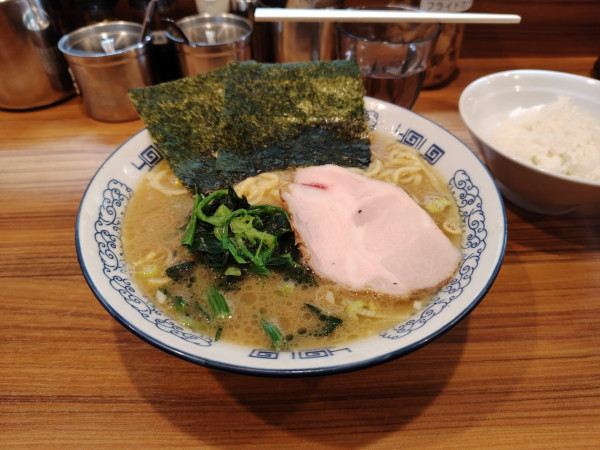 「ラーメン¥900」@横浜豚骨醤油ラーメン YOLOの写真