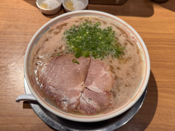 「博多ラーメン＋替玉」@三代目 博多 だるま アクアシティお台場店の写真