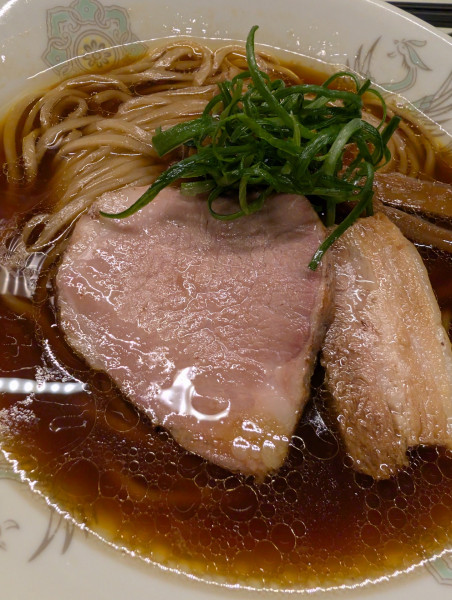 「鶏しょうゆラーメン」@麺や一芯の写真