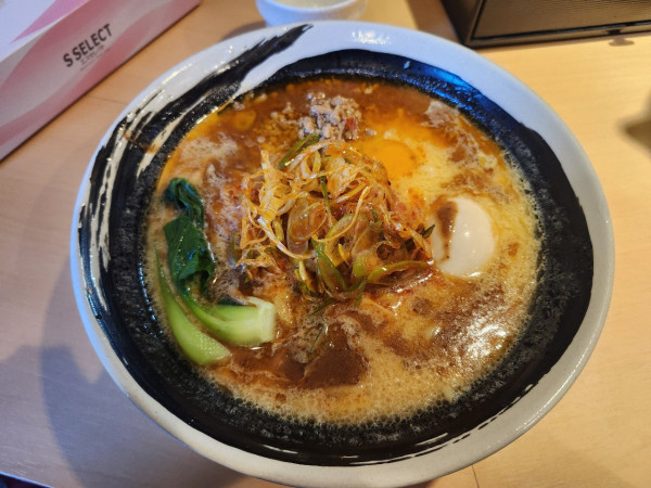 「ピリ辛濃厚海老ラーメン」@濃厚海老つけ麺 ともやまの写真