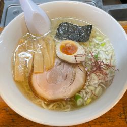 天草大王塩ラーメン 990円（ちぢれ麺）