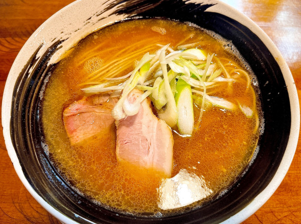 「焼きアゴ中華そば　醤油（1030円）」@麺屋 㐂助の写真