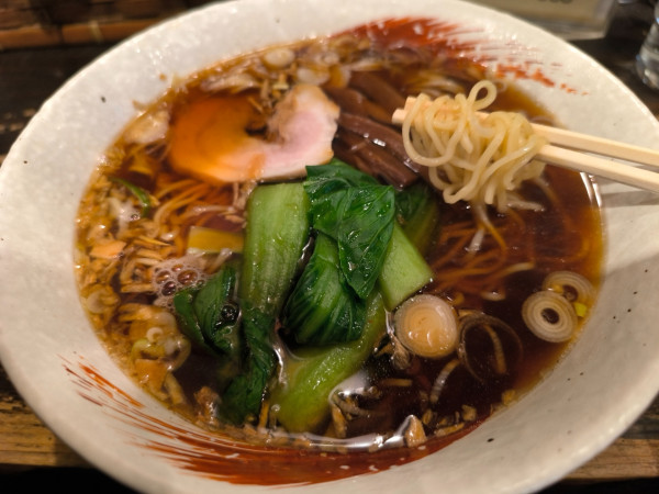 「(正油)らーめん(900)」@らーめん 中々の写真