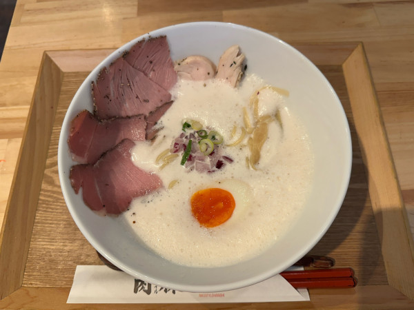 「泡系鶏白湯」@自家製麺 肉スタイル林 神戸六甲道店の写真