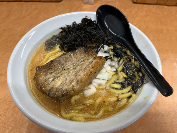 「味噌ラーメン（黒マー油）限定」@ド豚骨 貫の写真