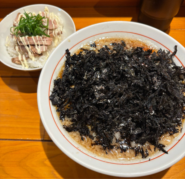 「岩のり背脂煮干し(醤油)+ねぎ豚ごはん」@背脂煮干し中華そば 和市 大崎店の写真