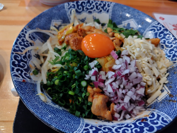 「ホルモンまぜそば」@トリコ食堂の写真