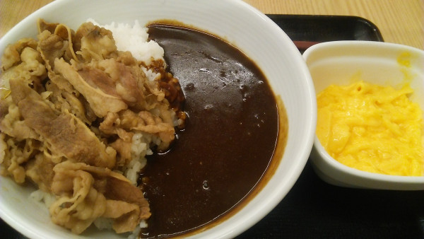 「牛オム黒カレー 847円」@𠮷野家 馬喰町店の写真