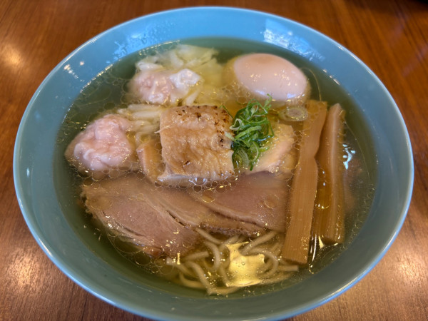 「特製名古屋コーチンの極上炙り肉中華そば(塩)1450円」@寿製麺よしかわ 川越店の写真