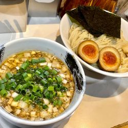 <気まぐれ限定 > 昆布水の淡麗醤油つけ麺