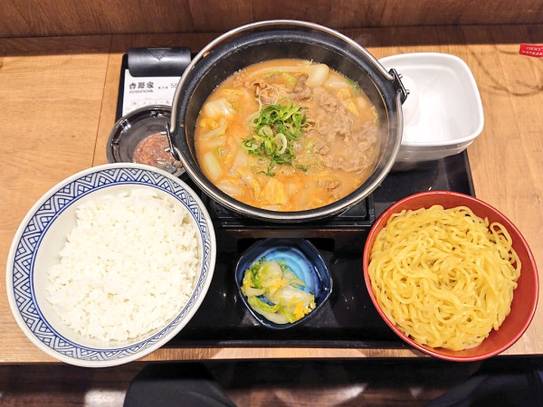 「とんこつ牛肉玉ラーメン鍋膳」@吉野家 西荻窪駅前店の写真