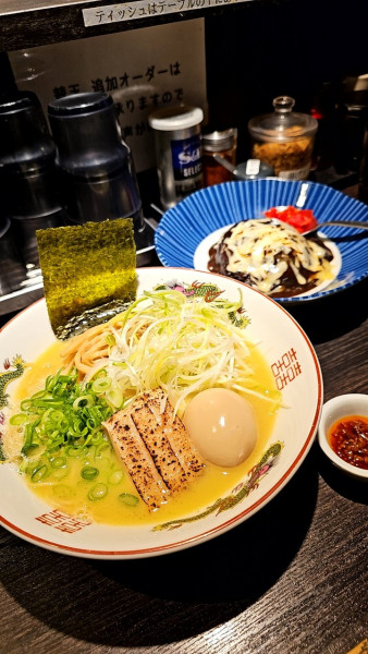 「【限定】トメイチ流濃厚鶏そば＋替玉＋味玉＋炙りチーズカレー」@中華そば 十目一八食堂の写真