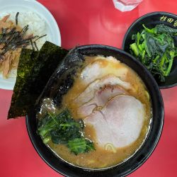 チャーシューメン、青菜、まぶし飯