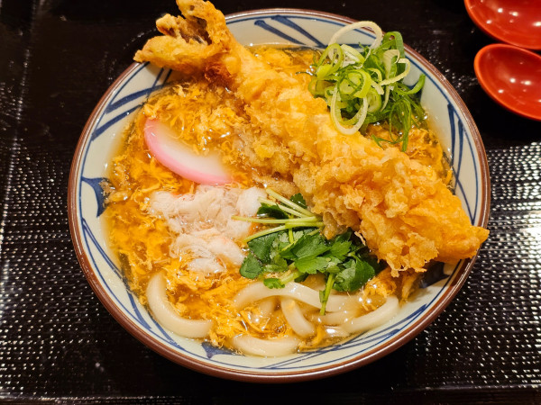 「大海老天と本ずわい蟹のたまごあんかけうどん　990円」@丸亀製麺 弘前店の写真