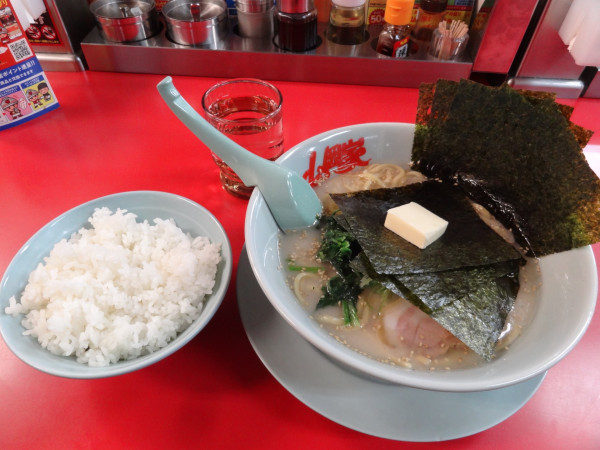 「塩690円柔濃 ライス220円」@山岡家 越谷レイクタウン店の写真