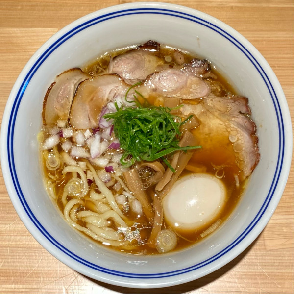 「ゑびすそば 醤油 ¥930円（味玉サービスCP）」@らぁめん ゑびすやの写真