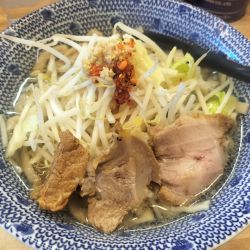 塩ラーメン並盛700円　食べるラー油少し　生姜少し