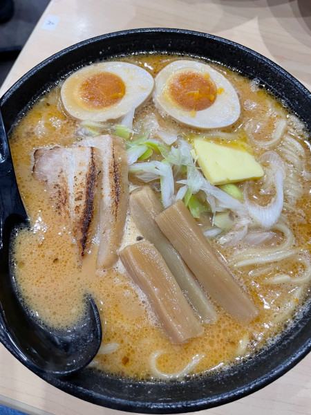 「味噌ラーメン　味玉」@越後つけ麺維新 白楽店の写真