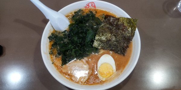 「みそラーメン　わかめとゴマ＋」@ラーメンだるまや 三笠店の写真