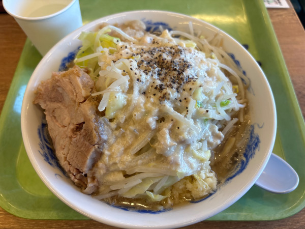「ガーリッククリームラーメン（大盛り）」@ジャンクガレッジ カインズ羽生店の写真
