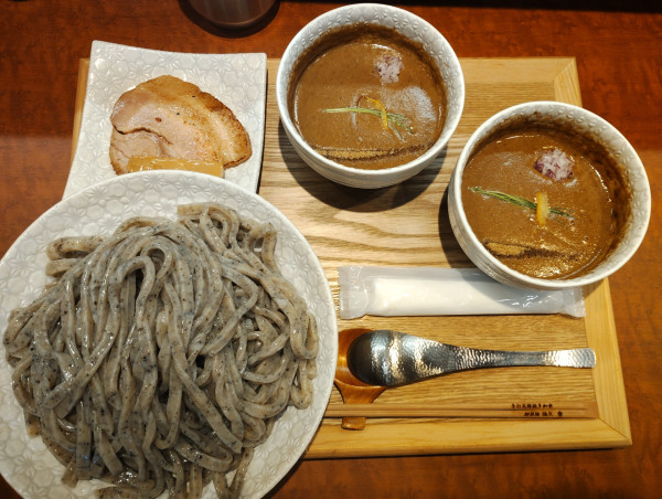 「御影つけめん 中＋麺増し×２＋汁増し＋カレー味に変更」@手打式特級多加水 御影麺 鏑矢の写真