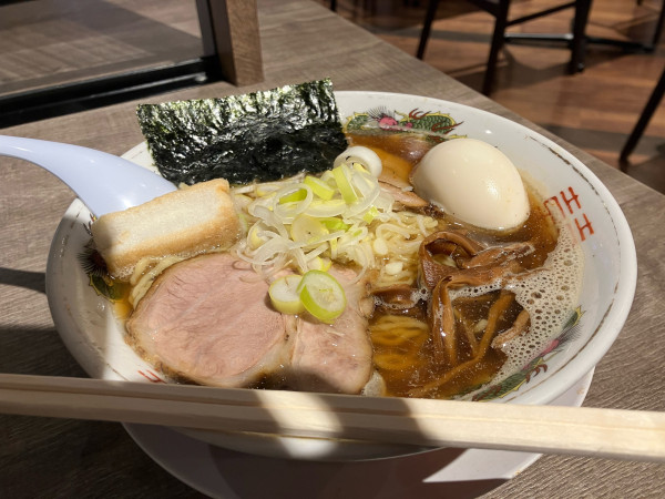 「淡麗中華そば　味玉」@肉中華 高橋の写真