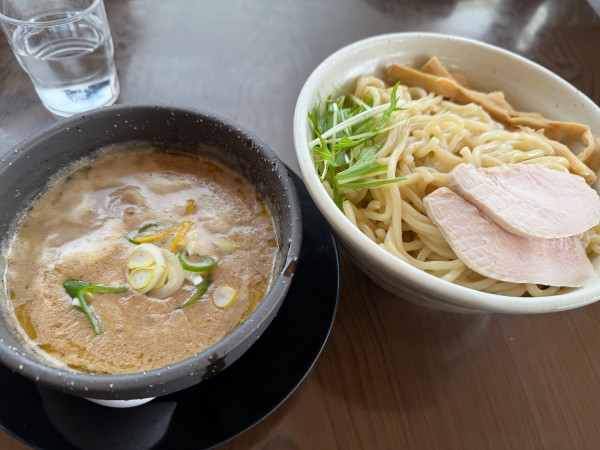 「濃厚鶏白湯塩特盛スープUP」@麺堂HOMEの写真