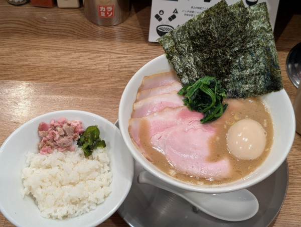 「なま醤油とんこつ味玉入」@なま醤油とんこつ フルスイングの写真