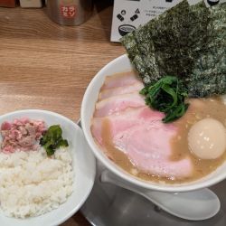 なま醤油とんこつ味玉入