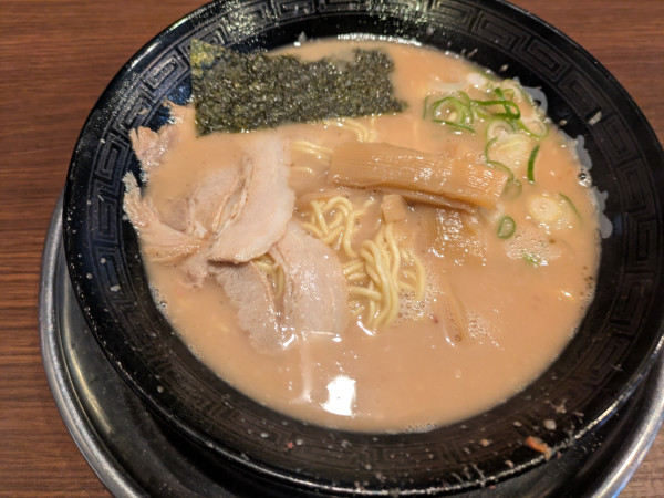 「あっさりとんこつラーメン900円＋替麺180円」@風来軒 加納本店の写真