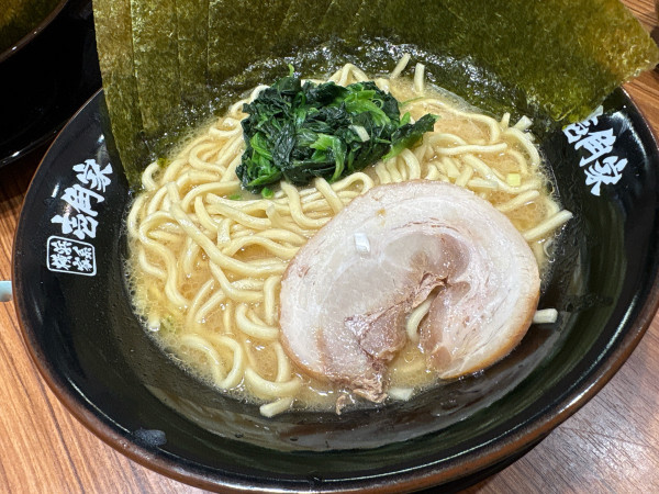 「ラーメン醤油」@横浜家系ラーメン 壱角家 新宿5丁目店の写真