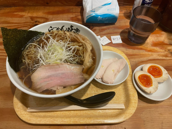 「焼き醤油＋味玉・大山鶏チャーシュートッピング」@利尻らーめん 味楽 新横浜ラーメン博物館店の写真