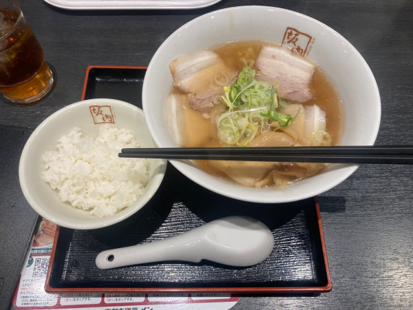 「喜多方ラーメン¥890」@喜多方ラーメン 坂内 内幸町ガード下店の写真