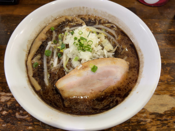 「黒醤油豚骨らーめん」@らーめん なぶら 左入店の写真