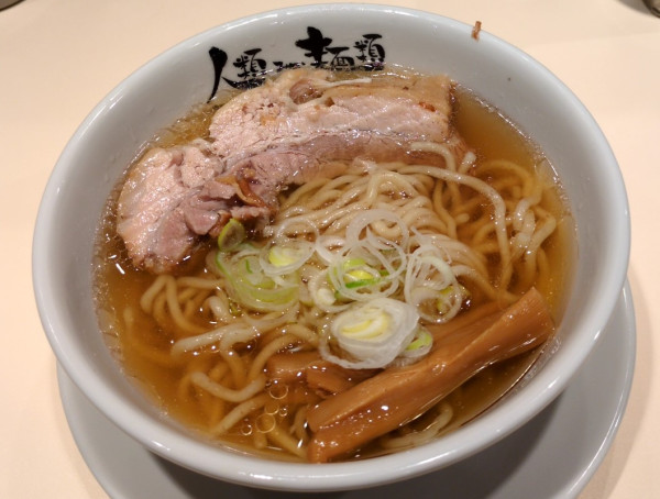 「らーめんmacro 薄切り焼豚のせ」@人類みな麺類 埼玉川口店の写真