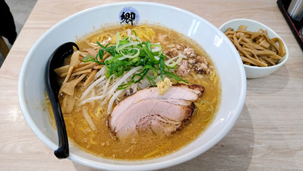 「味噌ラーメン(大)＋メンマ」@ラーメン郷の写真