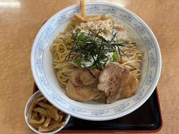 「煮干し油そば（大盛）＋メンマ」@中華そば 雲ノ糸 酒田店の写真