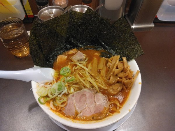 「辛味噌930円アプリクーポンでメンマコロチャー海苔」@味噌ラーメン 山岡家 すすきの店の写真