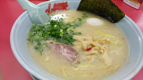 「プレミアム塩とんこつ」@山岡家 松本店の写真