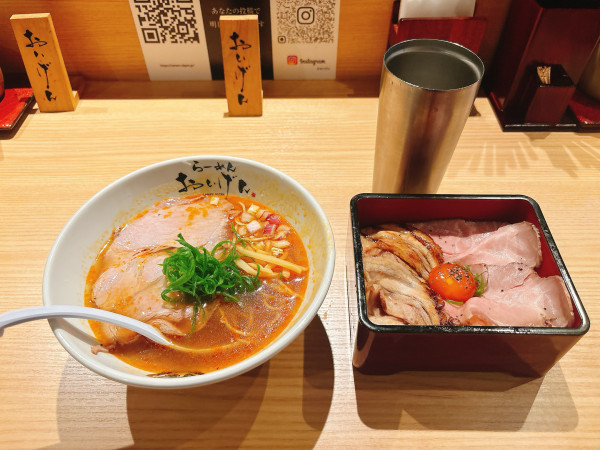 「海老香る醤油らあ麺＋炭火豚重」@らぁ麺おいげん 太宰府の写真