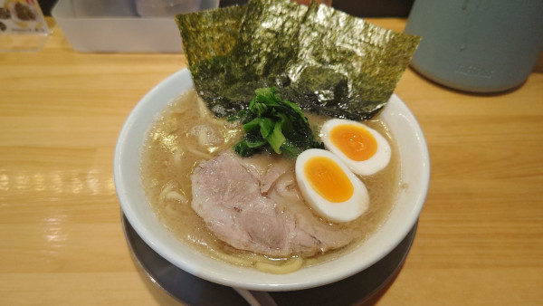 「味玉らーめん」@武蔵家 沖縄本店の写真